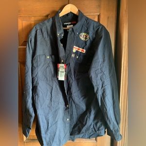 Wrangler Riggs workwear button up shirt.